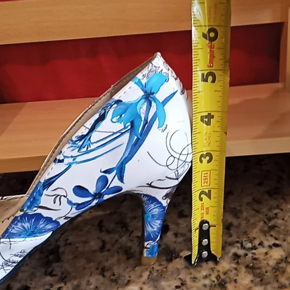 Lady's High Heels. Pointed Toe. Flower and Butterflies Pattern. Very Clean. - Picture 12 of 16